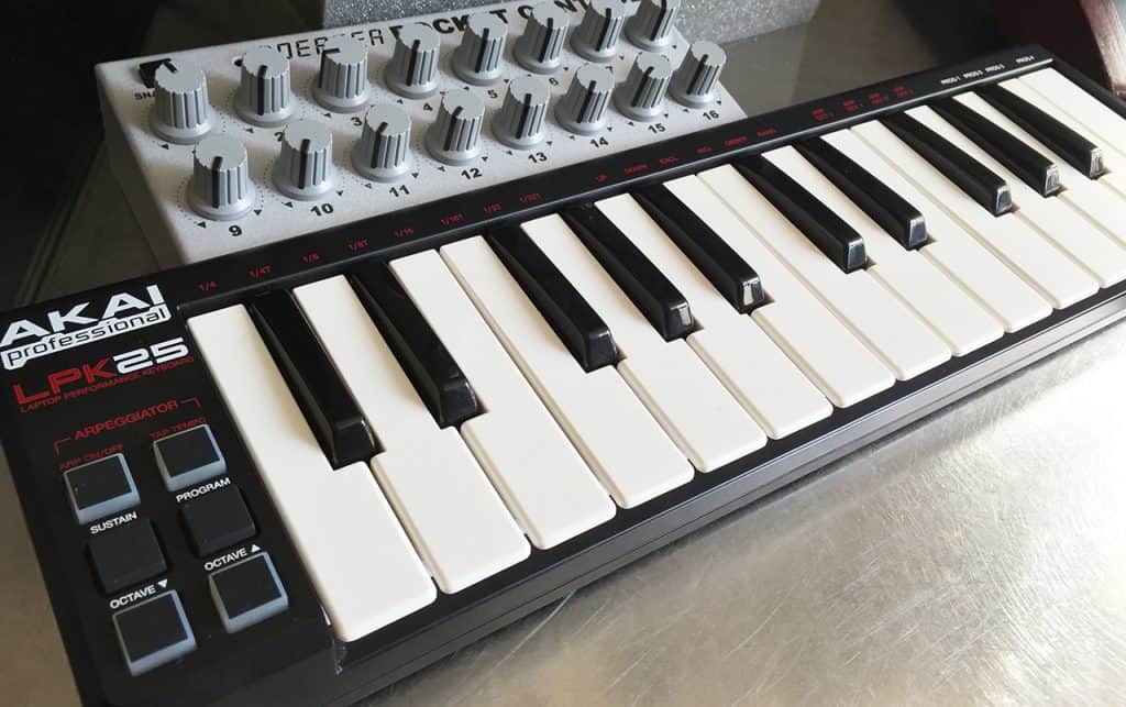 AKAI LPK25